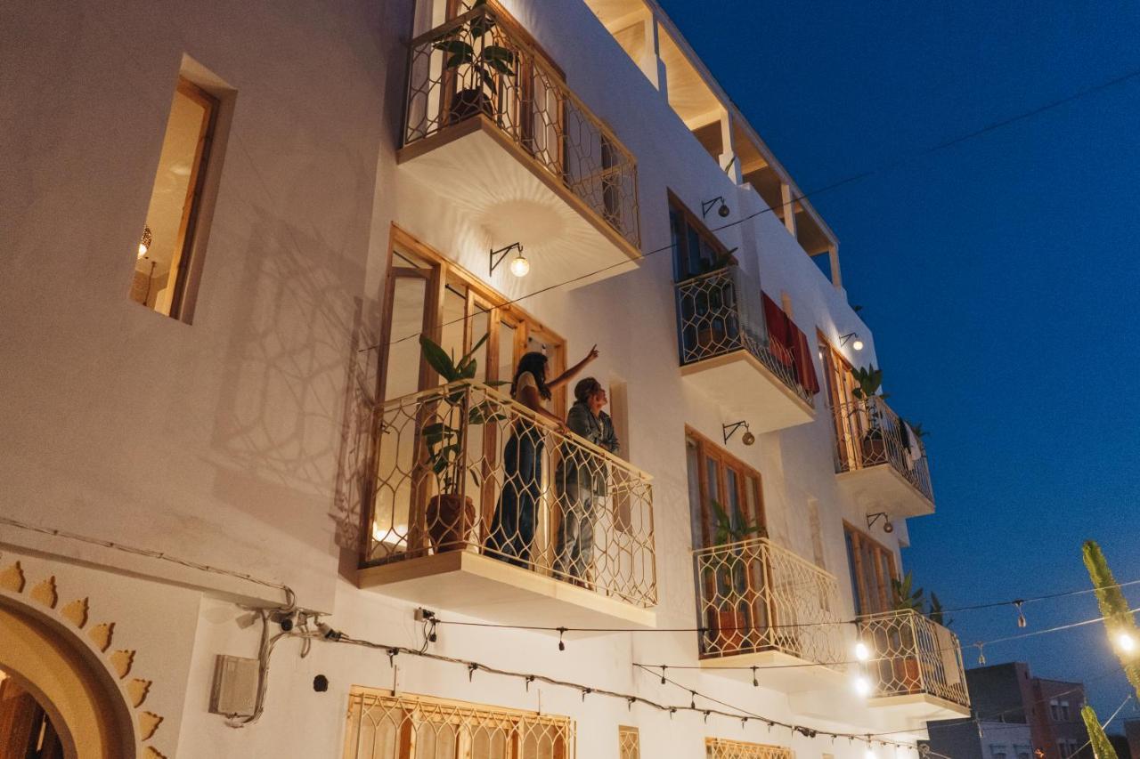 Blue Waves Boutique Hostel Tamraght Экстерьер фото